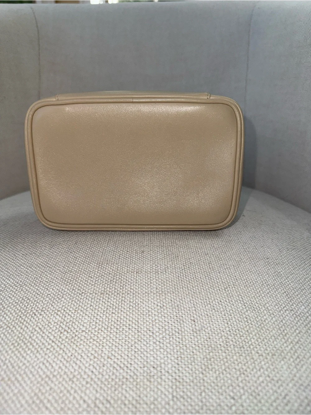 Beige Gucci Vanity Handbag/Cosmetic Case with Top Handle
